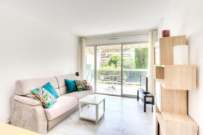Furnished studio with a terrace swimming pool in a charming residence